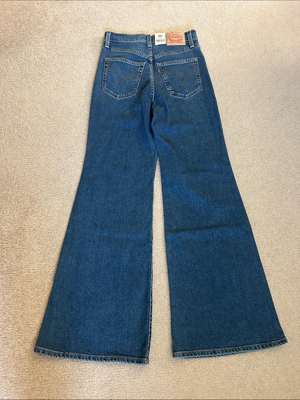 NWT Levi’s rib cage bell jeans - Picture 4 of 4